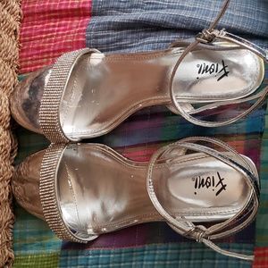 Fioni Silver Sparkle Kitten Heel Sandals - 9W